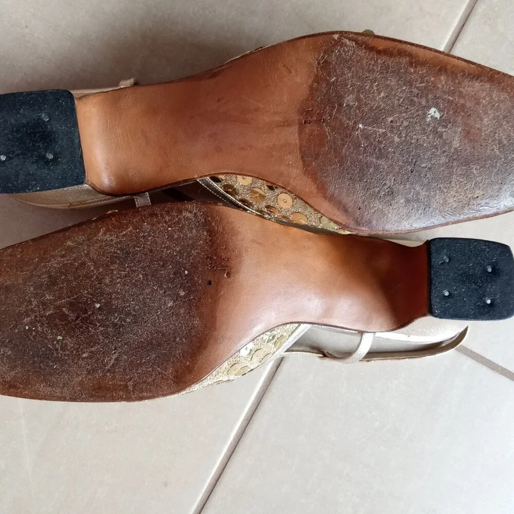 VINTAGE GOLD LAMÉ & SEQUIN SHOE - Picture 9 of 14